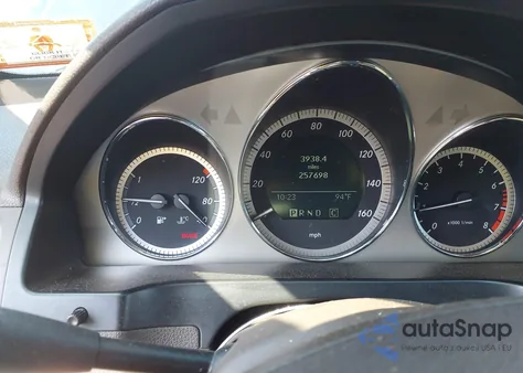 2009 Mercedes-Benz C 300 z USA, uszkodzony, nr VIN WDDGF81XX9R064181